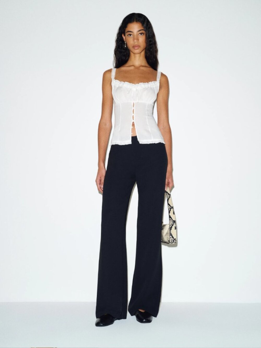Reformation Vida Low Rise Short Pant (Black, size 6P)
